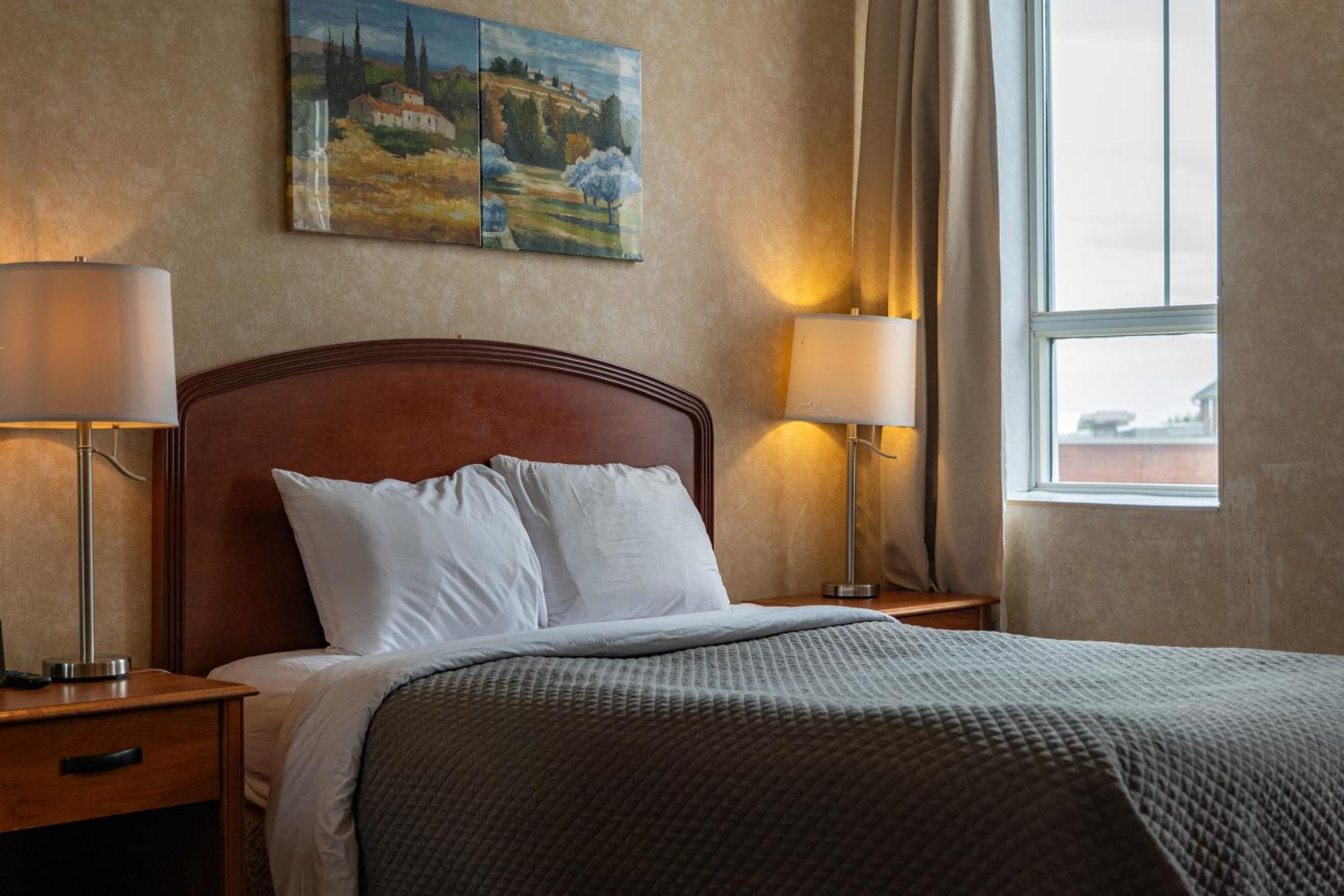 Royal Inn & Suites Гуэлф Экстерьер фото