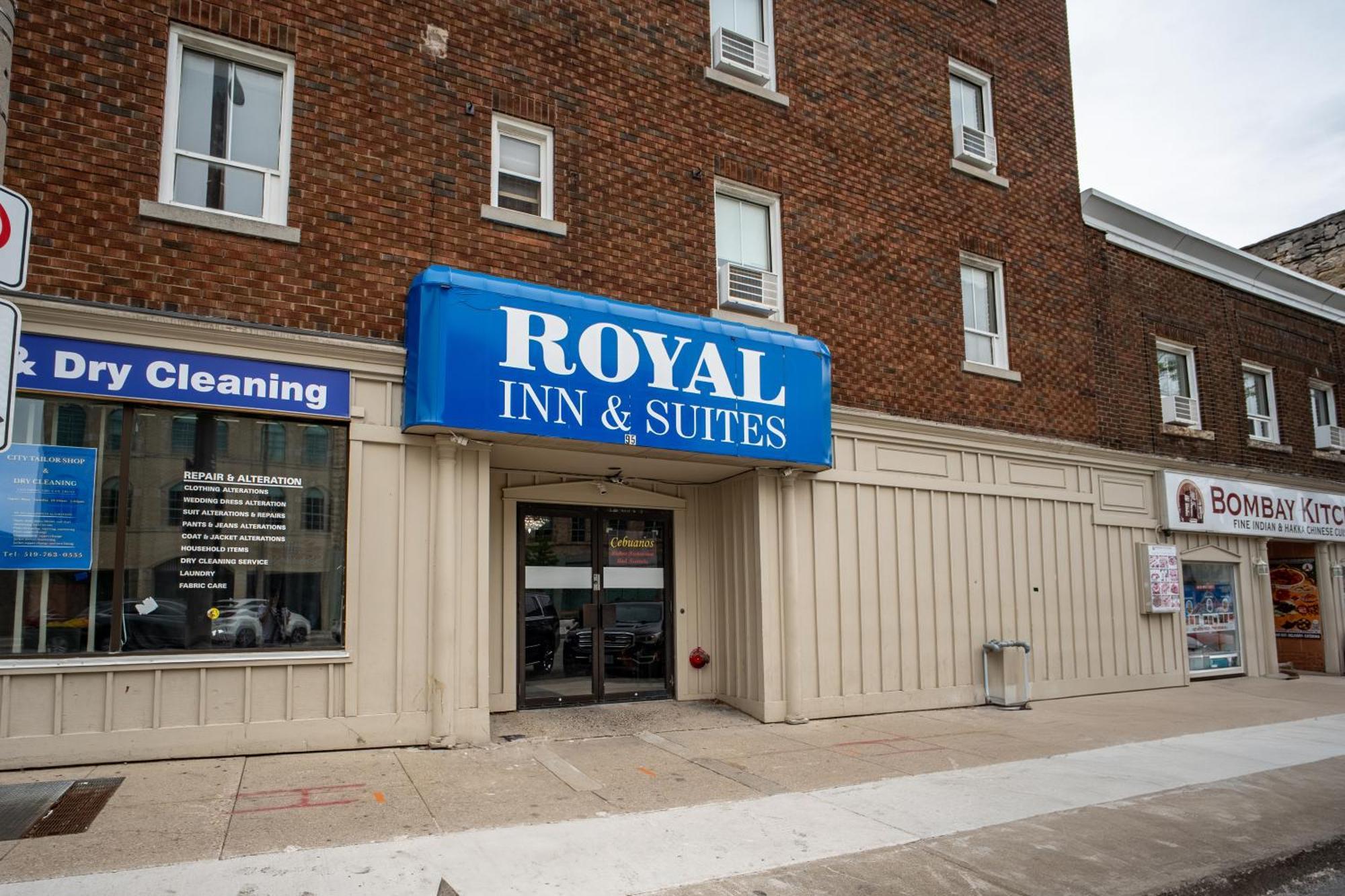 Royal Inn & Suites Гуэлф Экстерьер фото