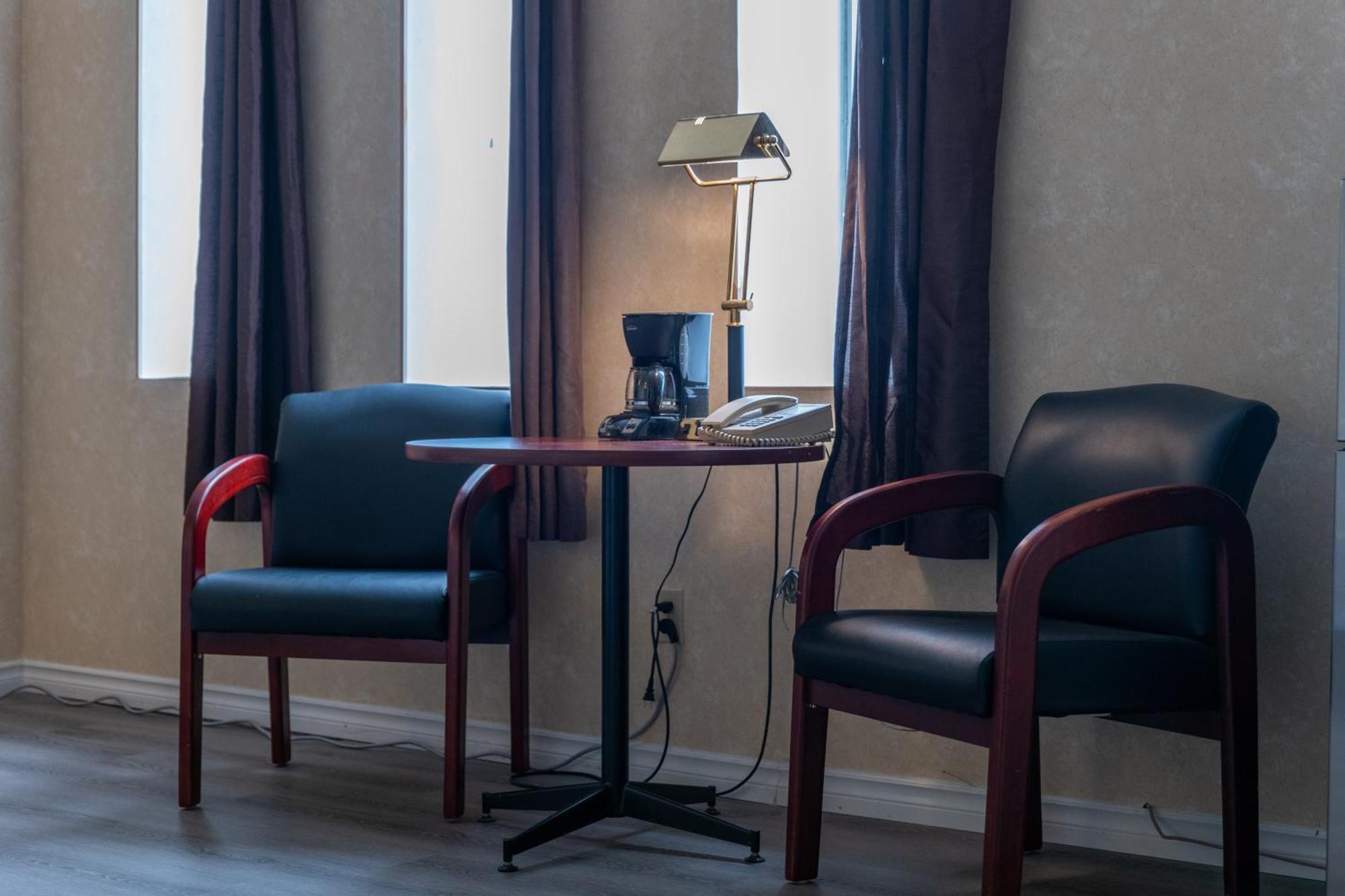 Royal Inn & Suites Гуэлф Экстерьер фото
