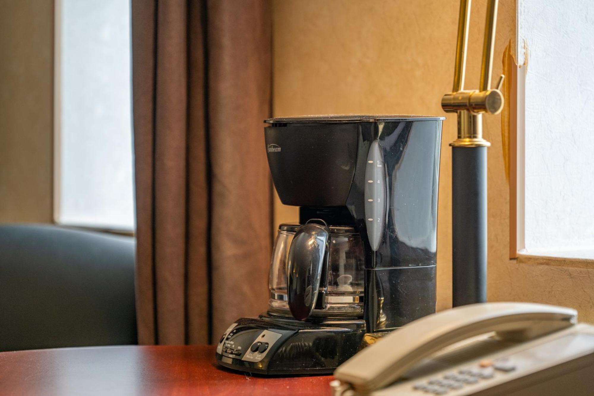 Royal Inn & Suites Гуэлф Экстерьер фото