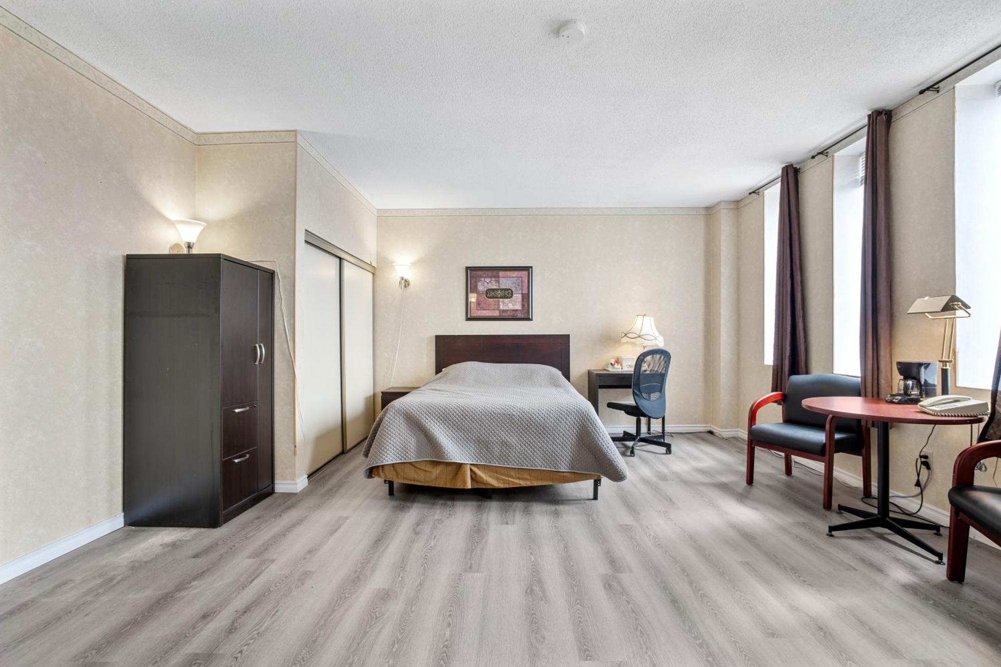Royal Inn & Suites Гуэлф Экстерьер фото
