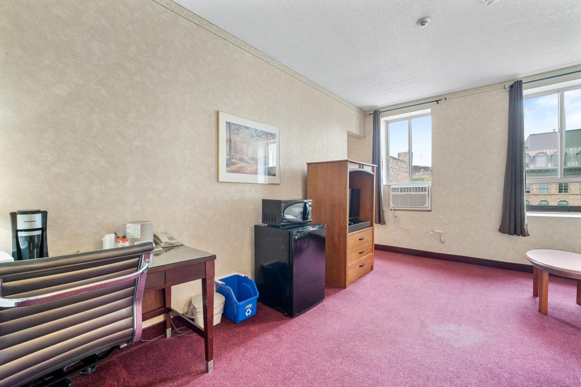 Royal Inn & Suites Гуэлф Экстерьер фото