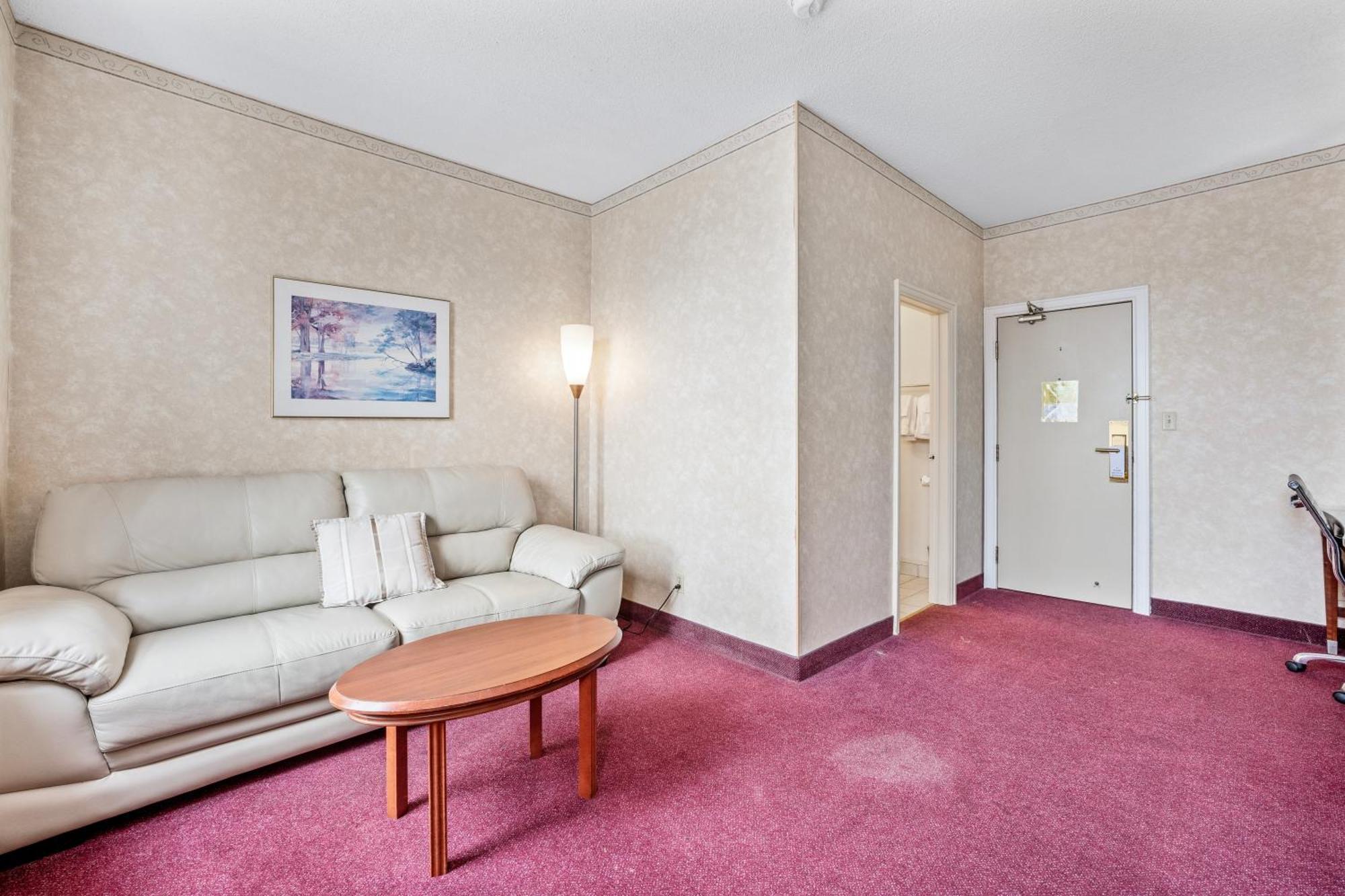 Royal Inn & Suites Гуэлф Экстерьер фото