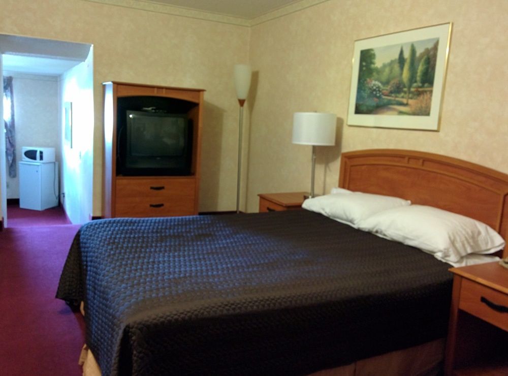 Royal Inn & Suites Гуэлф Экстерьер фото